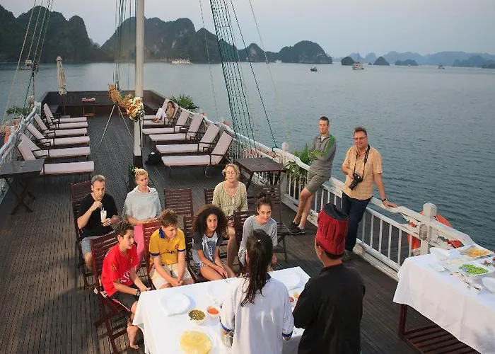 Aphrodite Cruise Khách sạn 4*