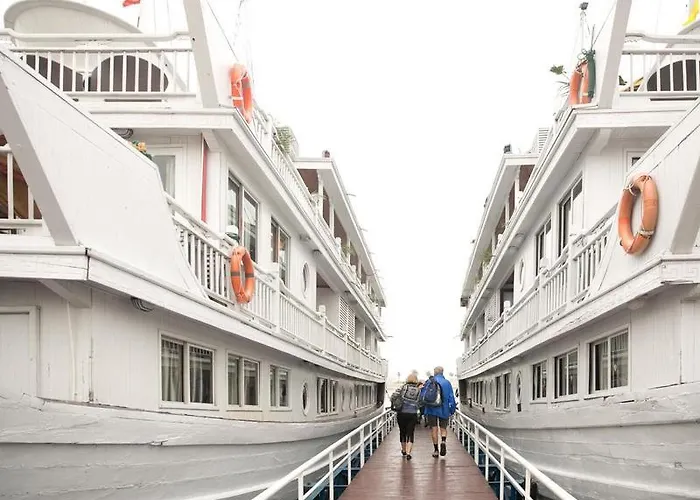 Aphrodite Cruise 4*