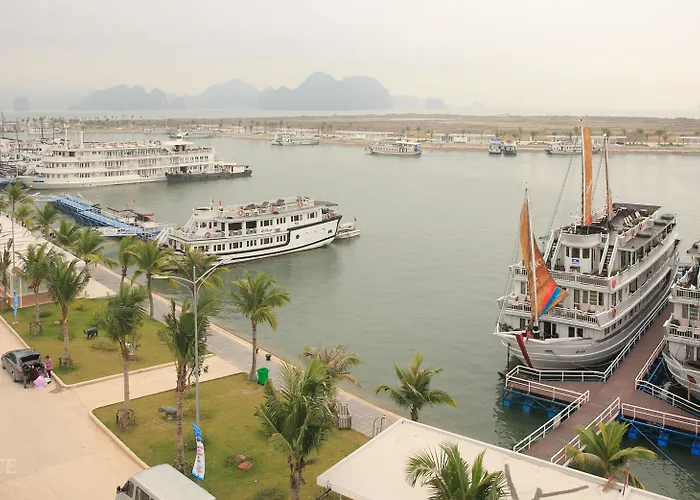 Aphrodite Cruise Khách sạn 4*