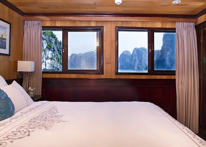Aphrodite Cruise Hạ Long